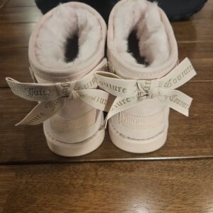 🎀 Juicy Couture Faux Fur Lined Mini Boots Women’s Pink Cream Slipper Boot ✨New✨